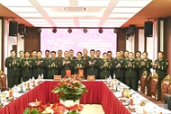 Vietnamese and Chinese units hold talks